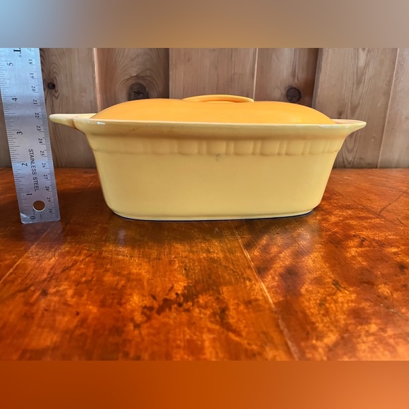 Vintage yellow stoneware lidded casserole dish and baking dish. - Picture 5 of 8
